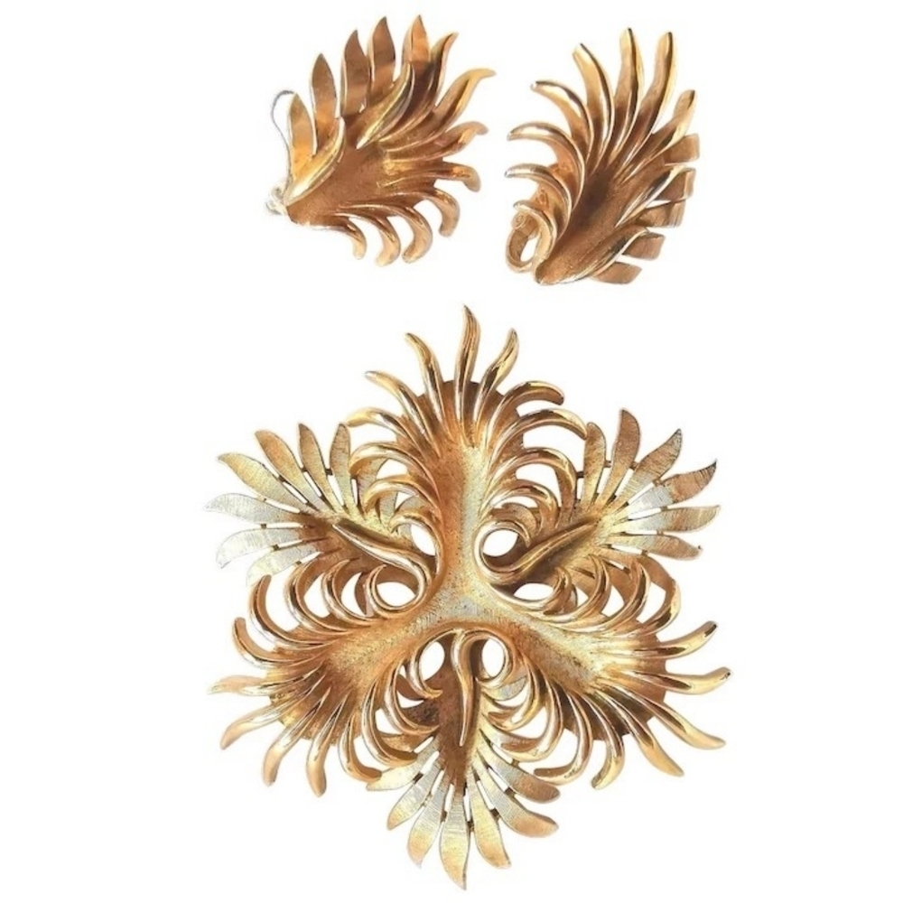 Vintage 50's Trifari set brooch pin clip on earrings gold tone